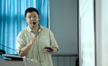‘Thần đồng Toán học’ 5 tuổi đã học xong Tiểu học, 12 tuổi là tân sinh viên, hiện ở tuổi 29 đang làm công việc gì và tuyên bố thẳng về 2 chữ 'hạnh phúc'?
