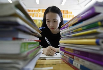 Viết vội vàng mấy chữ, thí sinh học giỏi bị chấm 0 điểm, giám khảo cùng nhà trường nhận đơn phúc khảo đã xem kỹ và tuyên bố lý do