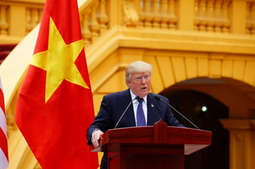 Chuyên gia cảnh báo mức thuế cao nhất Mỹ áp lên hàng dệt may Việt Nam có thể tăng thêm, làm thu hẹp đáng kể lợi thế so với Thái Lan, Ấn Độ