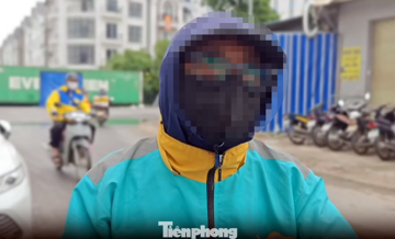 Bảo vệ tại một dự án bất động sản ở Hoàng Mai tác động liên tiếp vào một nam shipper vô tội