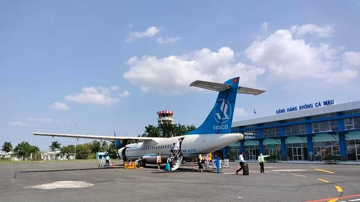 Huy động hàng trăm công nhân làm việc xuyên đêm, dự án nâng cấp sân bay duy nhất của Việt Nam chỉ khai thác 1 chặng tăng tốc hoàn thành