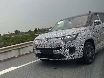 Ngụy trang kín như bưng, SUV mới VinFast vẫn để lộ thứ dân mê xe đang chờ