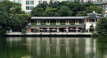 Nhà hàng duy nhất gần 100 năm tuổi bên Hồ Gươm, có dáng như con thuyền, từng là nơi giới thượng lưu Hà Nội tụ họp