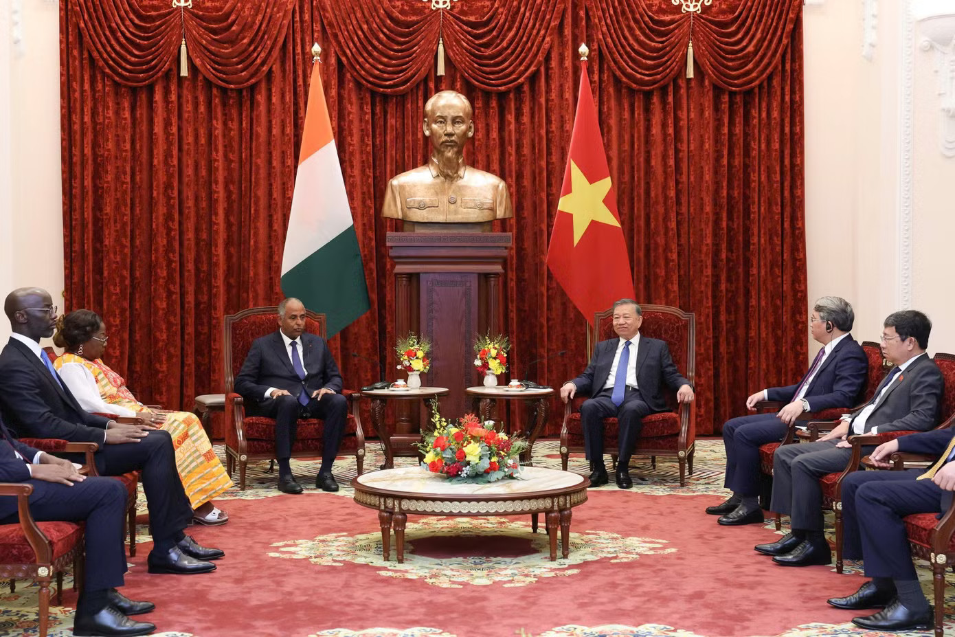 Toàn cảnh cuộc tiếp. Ảnh: Nhật Minh Bờ Biển Ngà mong trở thành điểm đến của các doanh nghiệp Việt Nam - Ảnh 2.