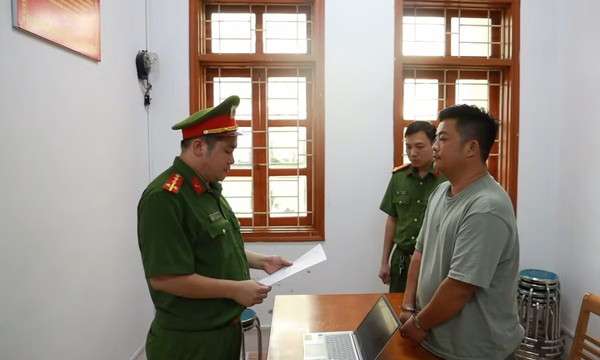 Hải Sa Pa TV tại cơ quan Công an. Từ 'giang hồ mạng' đến 'doanh nhân mạng': Nổi tiếng không phải 'lá chắn' trước pháp luật - Ảnh 3.