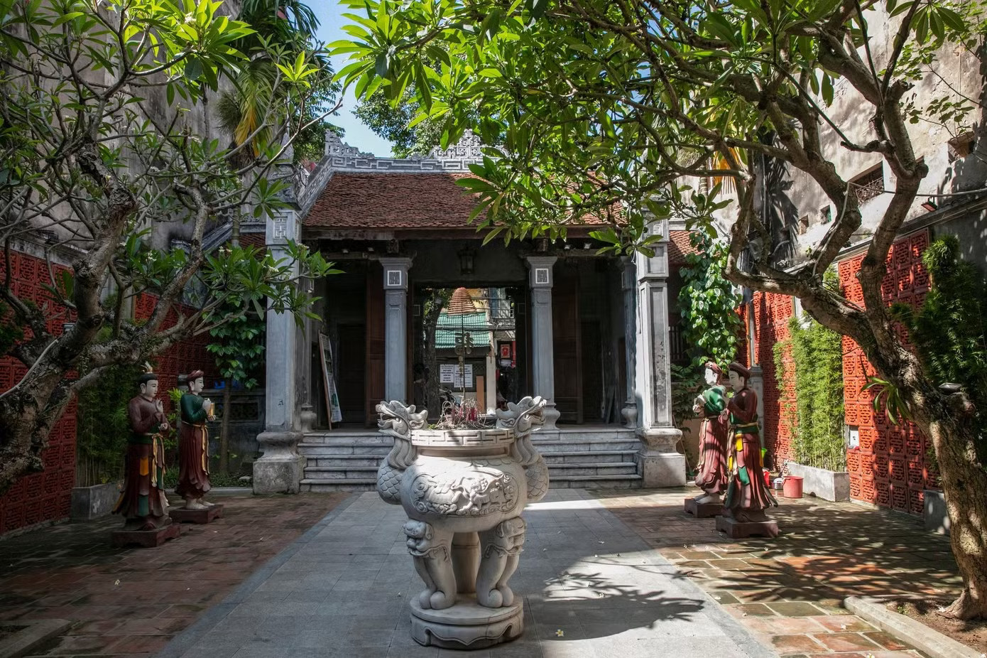 Từng có giai đoạn hàng chục người sinh sống trong đình Kim Ngân (Hà Nội). Xử lý vụ 80 m2 đất vàng Bảo tàng Lịch sử quốc gia bị lấn chiếm vẫn được cấp sổ đỏ thế nào? - Ảnh 5.