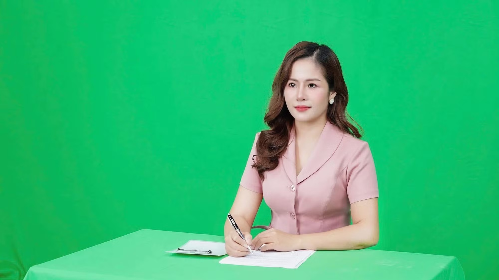 Bà Nguyễn Sinh - CEO Công ty CP Truyền thông và Công nghệ Vist Từ 'giang hồ mạng' đến 'doanh nhân mạng': Nổi tiếng không phải 'lá chắn' trước pháp luật - Ảnh 11.