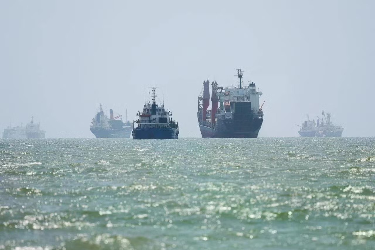 (Ảnh: Reuters) Iran và Oman đạt bước tiến quan trọng về eo biển chiến lược Hormuz - Ảnh 1.