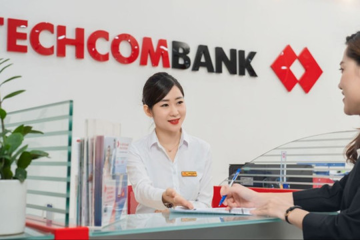 Hai đối tác ngoại đàm phán mua 2 tỷ USD cổ phần của Techcombank (TCB), cổ phiếu lập tức bùng nổ