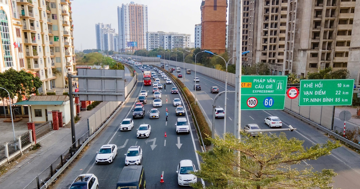 Xử phạt lỗi không giữ khoảng cách trên cao tốc: Đi cách bao nhiêu mét thì đúng luật?