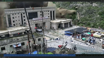 Lũ quét đổ về biên giới Nepal-Tây Tạng khiến hàng trăm người mất tích, Chủ tịch Trung Quốc Tập Cận Bình chỉ đạo khẩn