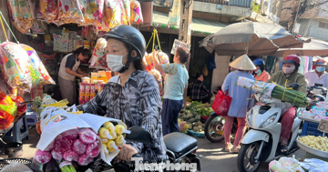 Thị trường rằm tháng Bảy: Đồ chay làm sẵn đắt như tôm tươi