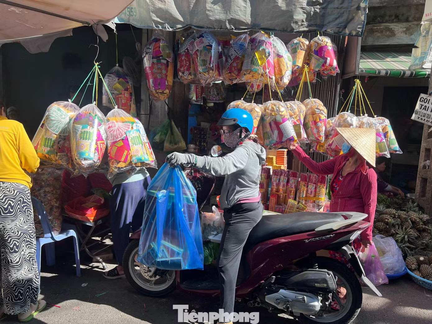 Thị trường rằm tháng Bảy: Đồ chay làm sẵn đắt như tôm tươi - Ảnh 8.