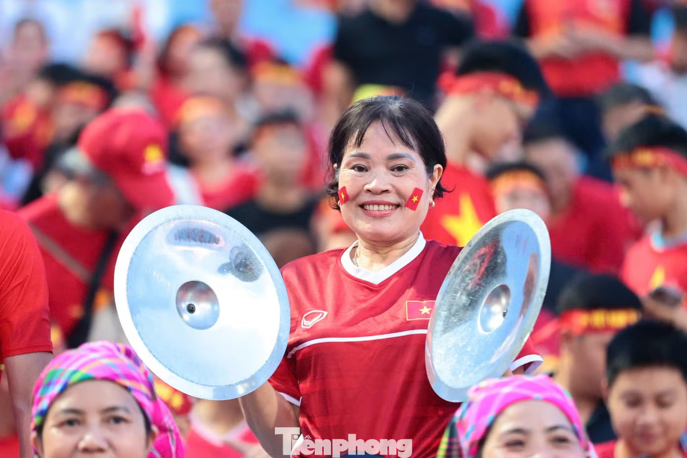 Khoảnh khắc Mỹ Đình bùng nổ - Ảnh 7.