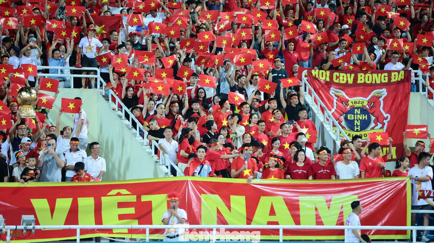 Khoảnh khắc Mỹ Đình bùng nổ - Ảnh 9.