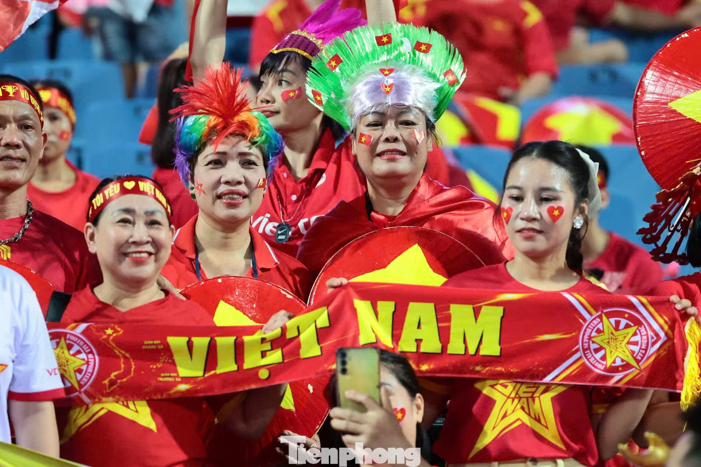 Khoảnh khắc Mỹ Đình bùng nổ - Ảnh 8.