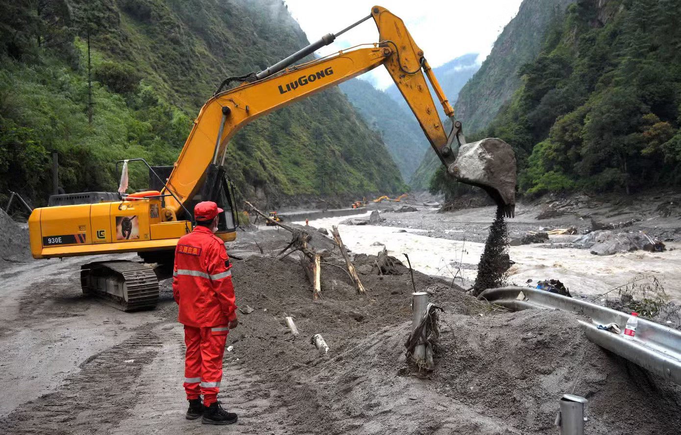 Lũ quét ở biên giới Nepal - Trung Quốc: Hy vọng tìm thấy người sống sót mờ dần - Ảnh 6.