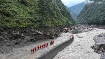 Nepal từ chối các đội cứu hộ nước ngoài sau thảm họa ‘sóng thần trên cạn’