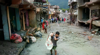 Hậu lũ quét, Nepal chôn cất tập thể hàng trăm nạn nhân chưa rõ danh tính