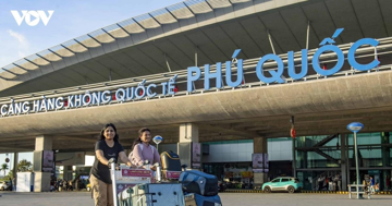 Khách đổ xô đi Phú Quốc dịp 2/9, vì sao giá vé máy bay không cao?