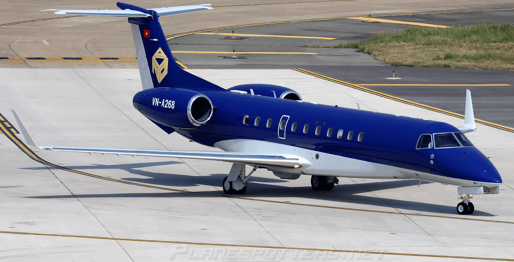 Chiếc phản lực thương gia Embraer, mang số đăng ký VN-A268