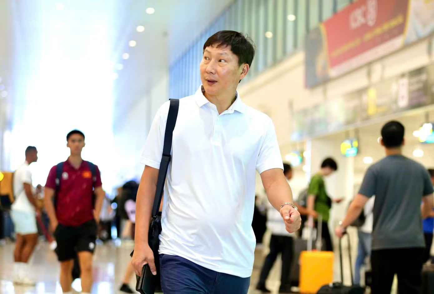 Đằng sau mỗi hành trình của HLV Kim Sang-sik luôn có điểm tựa là người vợ đã cùng ông vượt qua mọi khó khăn. Điểm tựa giấu mặt của HLV Kim Sang-sik - Ảnh 4.