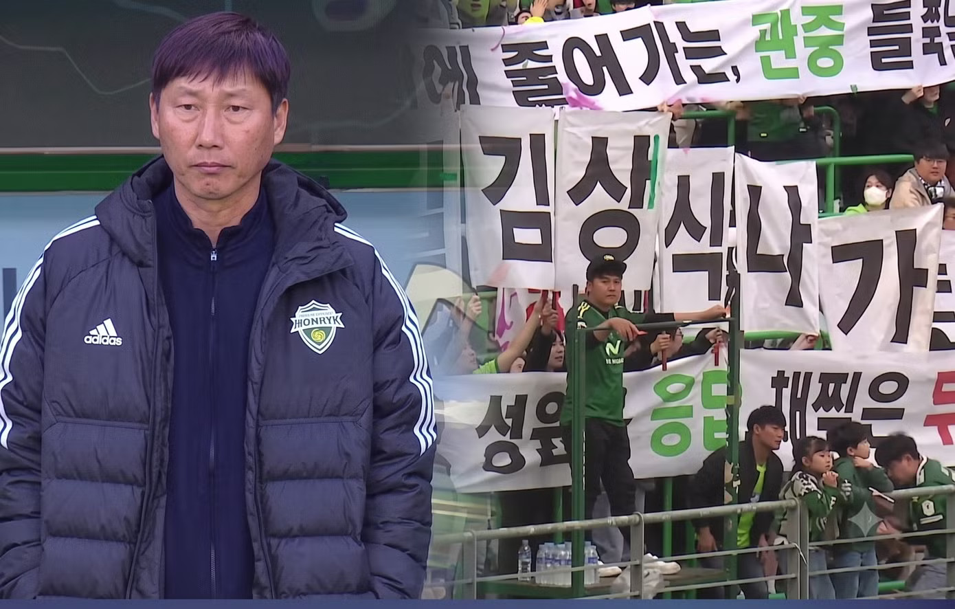 HLV Kim Sang-sik đã trải qua những ngày tháng vô cùng khó khăn vì sự công kích của các CĐV Jeonbuk. Điểm tựa giấu mặt của HLV Kim Sang-sik - Ảnh 2.