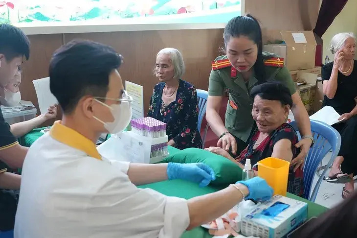 Thu nhận hơn 22.000 mẫu ADN thân nhân liệt sĩ tại Nghệ An- Ảnh 4.