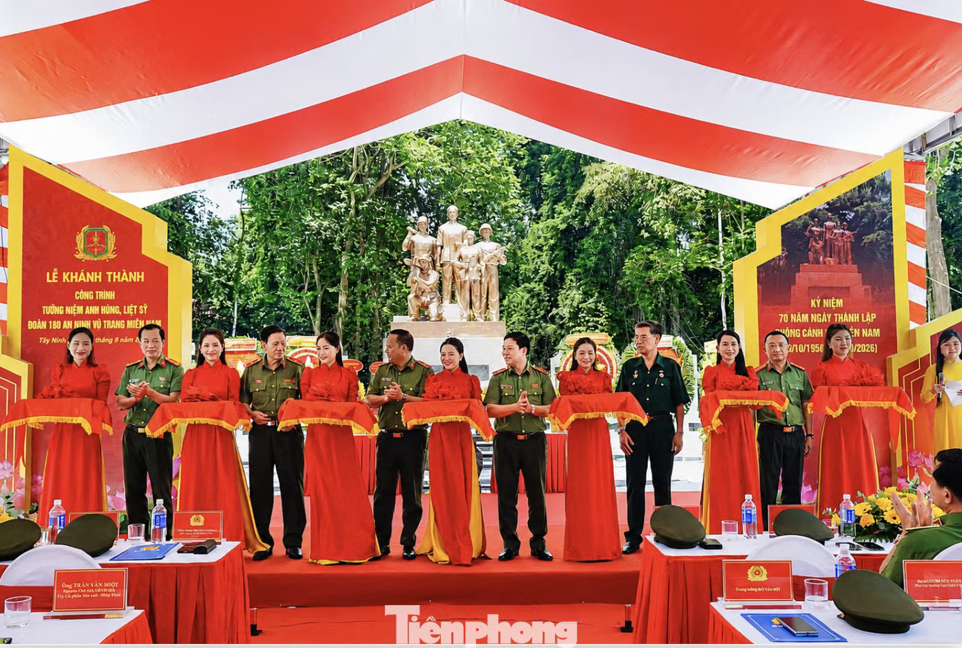 Các đại biểu tại lễ khánh thành. Khánh thành Công trình khắc tên 505 Anh hùng liệt sĩ lực lượng Cảnh vệ CAND - Ảnh 3.