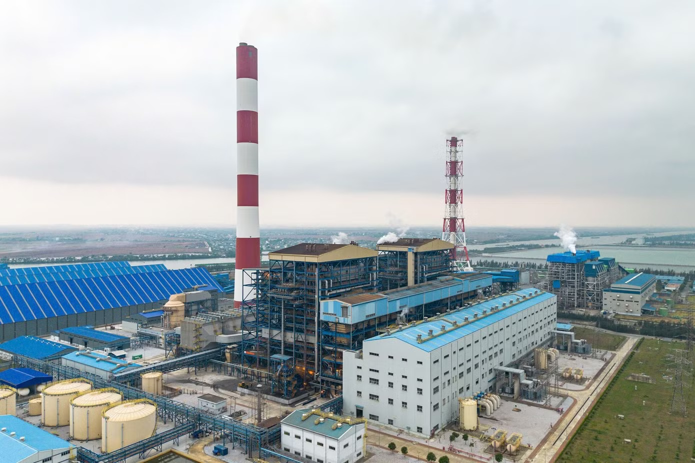 Loạt dự án điện LNG mắc kẹt, cảnh báo nguy cơ hụt nguồn điện - Ảnh 2.