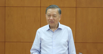 Bộ Chính trị: Chuyển trọng tâm từ quản lý thông tin sang dẫn dắt nhận thức