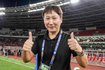 HLV Kim Sang-sik: Giá nhà ở Việt Nam cao quá, tôi không mua được