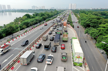 Nghỉ lễ vừa bắt đầu, 9 tài xế bị 'tuýt còi', phạt 45 triệu vì không giữ khoảng cách trên cao tốc
