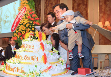 ‘Tỷ phú nhỏ tuổi nhất Việt Nam’ nhà ông Huỳnh Uy Dũng: Tiệc thôi nôi mời 600 khách, thừa kế tài sản hàng nghìn tỷ, được lấy tên đặt cho quỹ thiện nguyện nổi tiếng