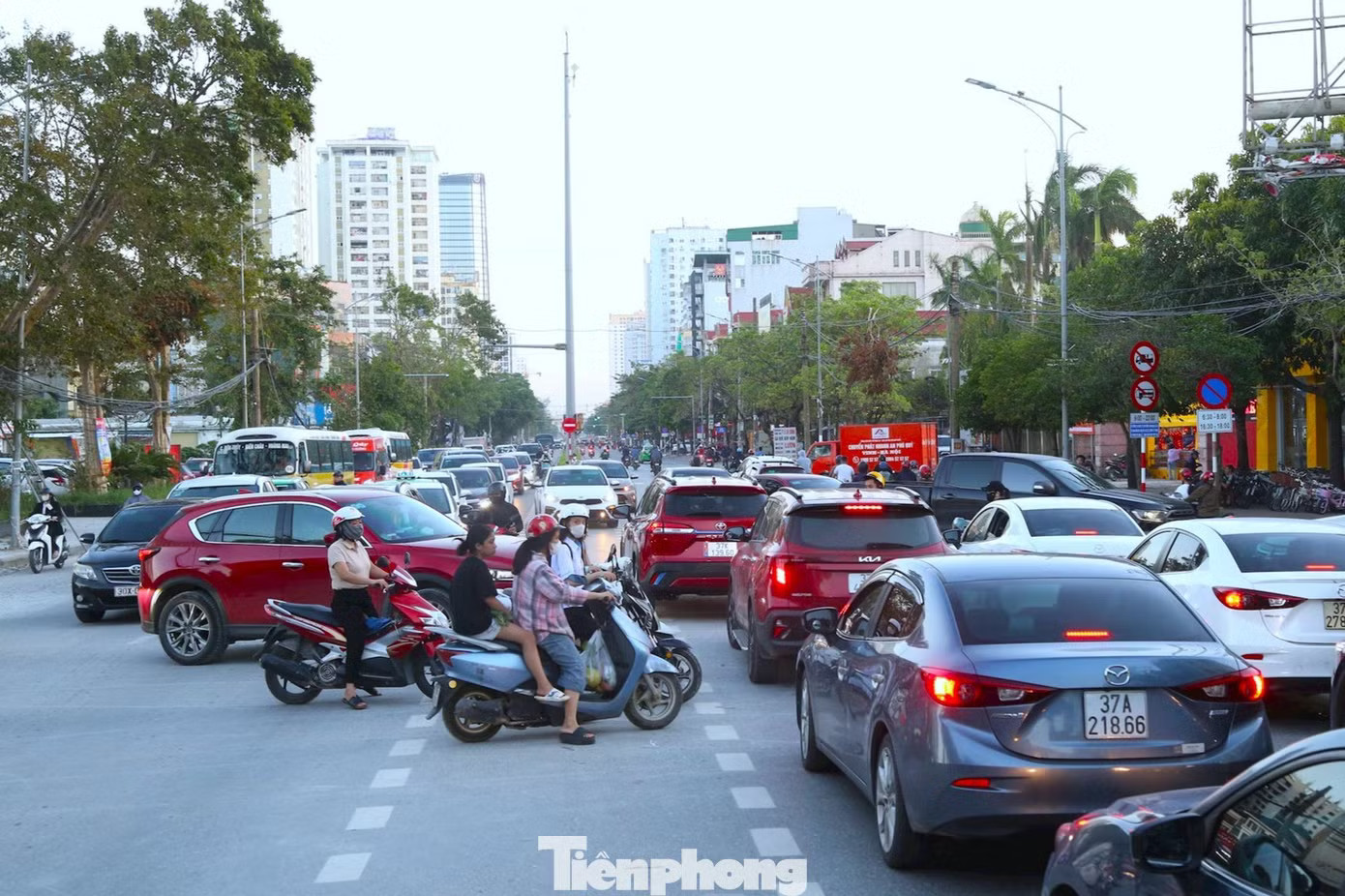 Cận cảnh 4 tuyến đường trung tâm Nghệ An trước cuộc ‘đại nâng cấp’ - Ảnh 4.