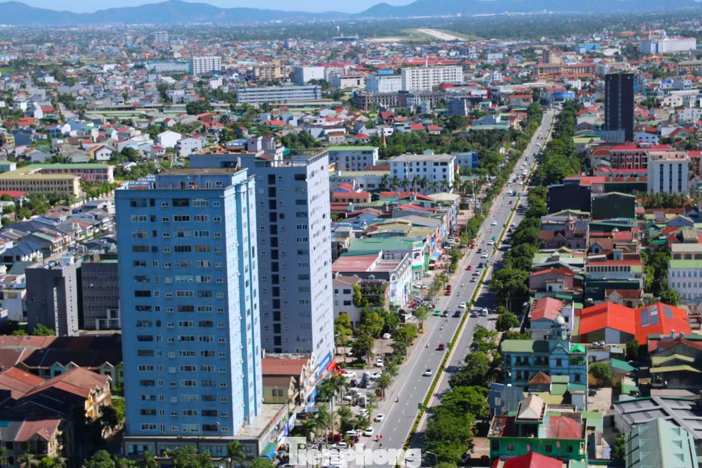 Cận cảnh 4 tuyến đường trung tâm Nghệ An trước cuộc ‘đại nâng cấp’ - Ảnh 1.