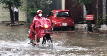 Mưa lớn bao trùm miền Trung
