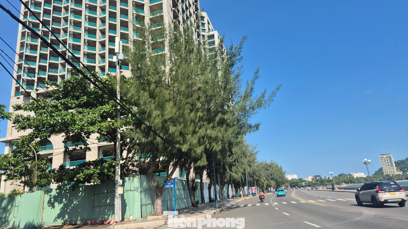 Khách sạn DoubleTree by Hilton Vũng Tàu Loạt dự án trên 'đất vàng' Vũng Tàu: Nơi bỏ hoang, chỗ thi công cầm chừng... - Ảnh 1.