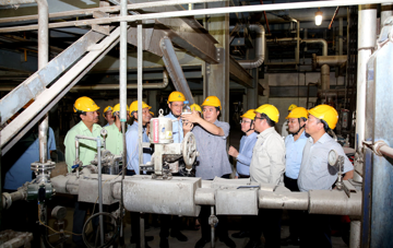Nguyên liệu pha xăng E10 trong nước chịu áp lực từ hàng nhập khẩu, Bộ Công Thương vào cuộc gỡ vướng