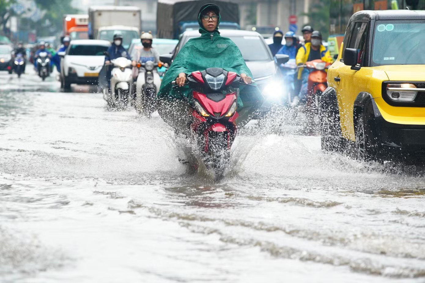 Miền Bắc đón mưa lớn từ chiều nay (4/8). Từ chiều nay, miền Bắc bước vào đợt mưa rất lớn - Ảnh 1.