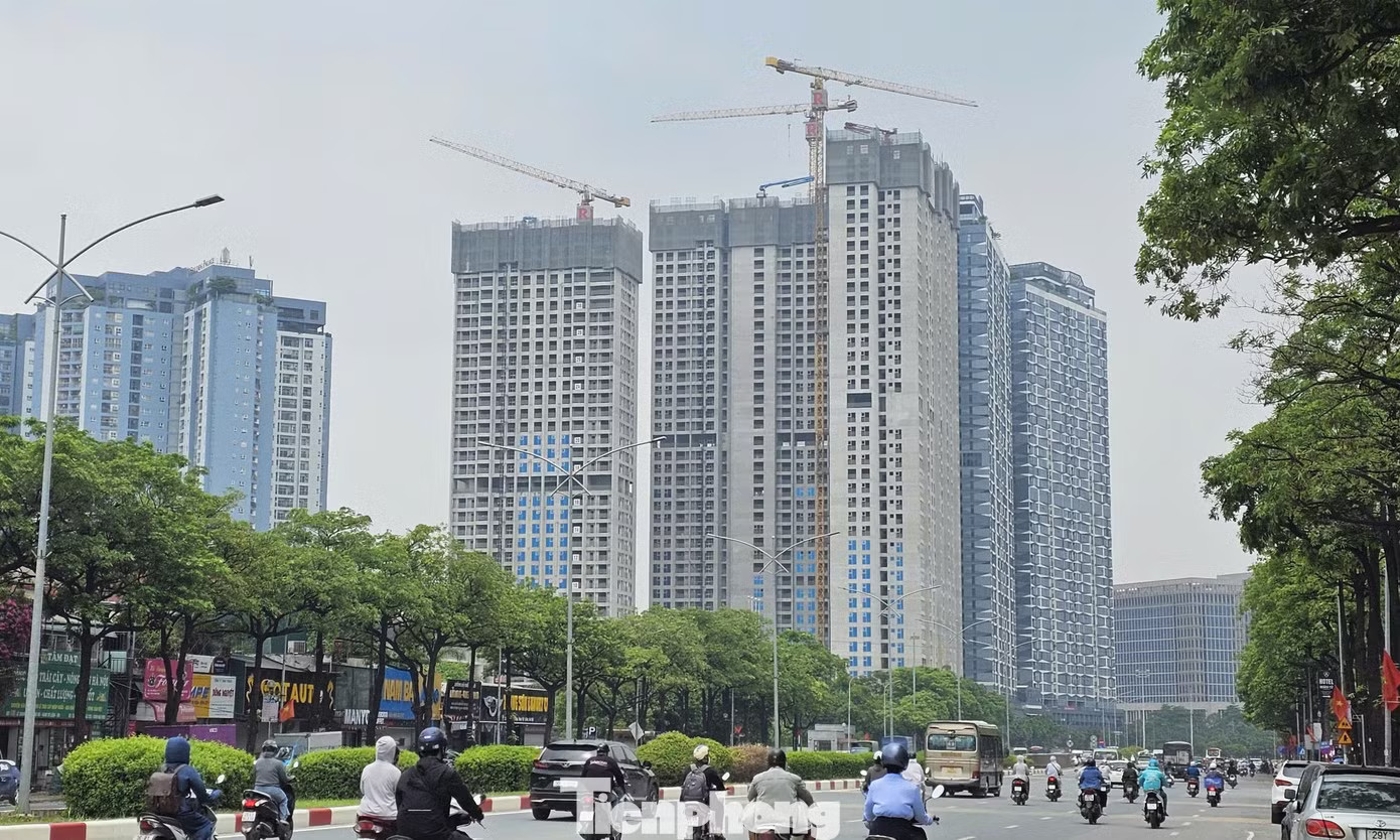 Chuyên gia khuyến nghị người mua nhà cần cân nhắc kỹ khả năng trả nợ trong dài hạn, tránh áp lực tài chính khi khoản vay bước vào giai đoạn thả nổi. Lãi suất thả nổi neo cao, người mua nhà chật vật xoay xở - Ảnh 2.