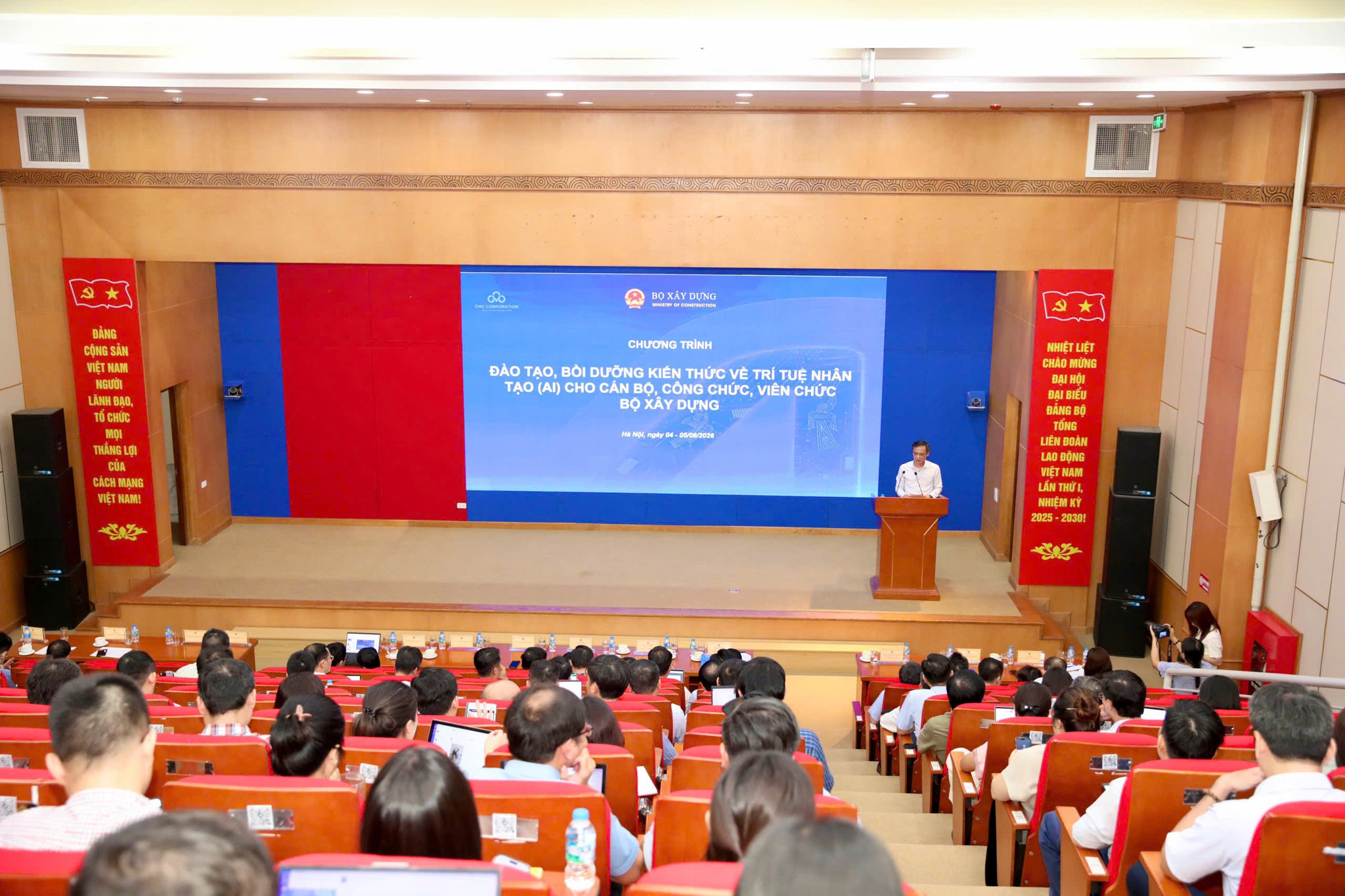 <a style='text-decoration: none;' href='/CMC'>CMC</a> nhận 'đơn hàng' đào tạo AI từ Bộ Xây dựng, hơn 1.000 cán bộ tham gia - Ảnh 1.