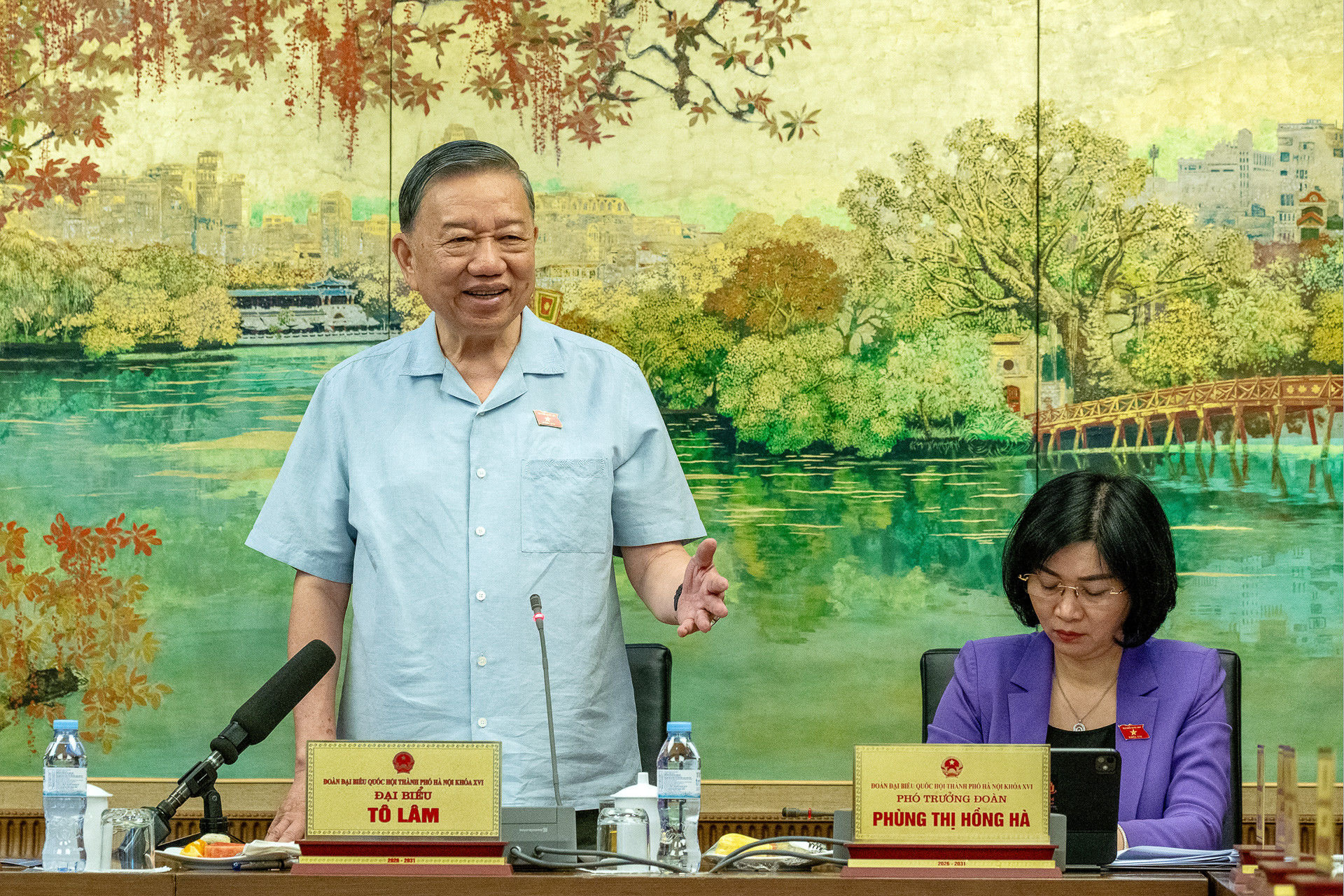 Tổng Bí thư, Chủ tịch nước: Khi từ ngoại thành về Hồ Gươm chỉ từ 10-15 phút, người dân phố cổ sẽ sẵn sàng chuyển ra nơi khác - Ảnh 1.