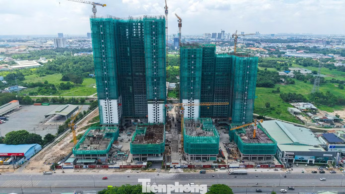 Giá chung cư sẽ không giảm mà tăng trưởng ổn định nhưng phân hóa. Ưu tiên phát triển chung cư, giá đất nền và căn hộ ra sao? - Ảnh 1.