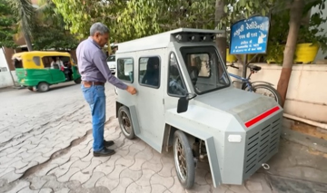 Mẫu ô tô kích thước nhỉnh hơn Honda SH, người đàn ông tự chế chỉ hơn 55 triệu đồng, nhỏ gọn, chạy bằng năng lượng mặt trời