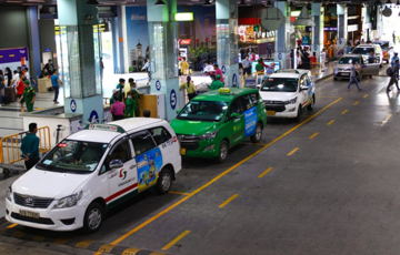 Grab phát thông báo quan trọng đến toàn bộ khách hàng muốn đặt xe tại sân bay Nội Bài