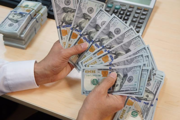 Tỷ giá hôm nay 6/8: USD ngân hàng giảm giá, tỷ giá trung tâm tăng thêm 28 đồng