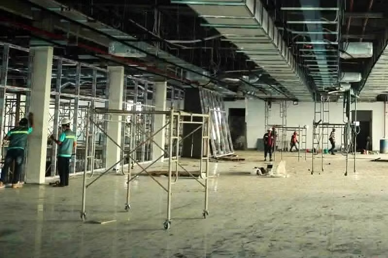 Theo quy hoạch, tới năm 2030, sân bay Cà Mau đạt cấp 4C, công suất 1 triệu hành khách và 1.000 tấn hàng hóa mỗi năm. Ngoài nâng cấp, mở rộng đường băng, sân đỗ, nhà ga hành khách, sân bay Cà Mau còn được đầu tư nâng cấp các công trình quản lý bay (đài kiểm soát không lưu và hệ thống dẫn đường), tổng vốn gần 260 tỷ đồng, do Tổng Công ty Quản lý bay Việt Nam (VATM) làm chủ đầu tư. Bên trong công trường dự án nâng cấp sân bay Cà Mau - Ảnh 10.