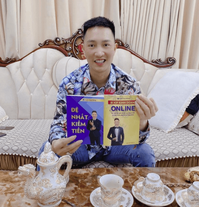 Khám xét nơi ở của Huấn Hoa Hồng - Ảnh 2.