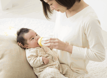 Lời khuyên cho những bà mẹ trẻ hút sữa cho con bú bình